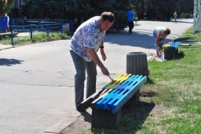 В Киеве начали зачищать жовто-блакитную плесень