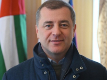 Ардзинба, признавший поражение на выборах президента Абхазии, пообещал не накалять обстановку