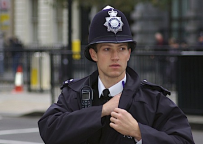 Экзистенциальный кризис в Британии: в полиции «непропорционально много белых»
