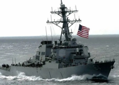 Хуситы нанесли ракетный удар по американскому кораблю