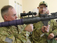 Нацистам «Азова» не доверяют американское оружие