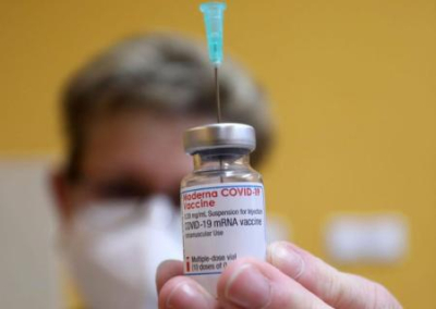 В Киеве умерла 50-летняя женщина после прививки вакциной Moderna