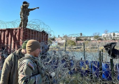 Власти Техаса намерены разместить колючую проволоку на протяжении всей границы