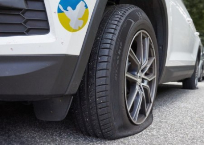 Беженцы с Украины пожаловались на оскорбления и порчу авто немцами
