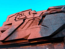 «Переселенцы» с татуировками-свастиками оскверняют Крым