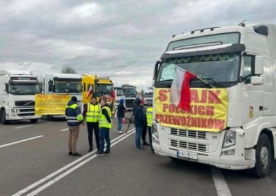 Польские дальнобойщики анонсировали новую блокировку границы с Украиной