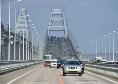 По Крымскому мосту возобновлено движение по всем четырём полосам