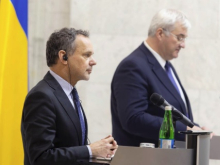 Глава МИД Нидерландов в Киеве объявил о €27 млн помощи Украине
