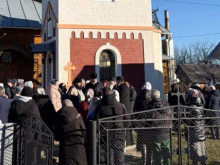 Рэкетир из ПЦУ возмутился, что священники УПЦ не оставили ему церковную утварь в захваченном храме