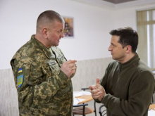 Залужного сдвигают на обочину. Ждать сакральных жертв?