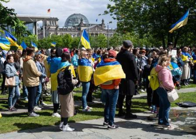 В ЕС сворачивают программы по приёму украинских беженцев, гривна переходит в разряд неконвертируемой валюты