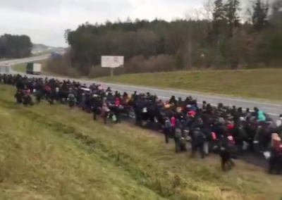 В Белоруссии сотни мигрантов направились к границе с Польшей