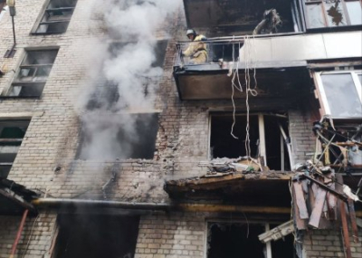 Донецк под массированным обстрелом ВСУ. Ранены люди, выгорел подъезд многоэтажки