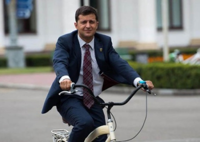 Зеленский, проигравший даже швабре на возможных выборах, заказал соцопросы об уровне своей поддержки