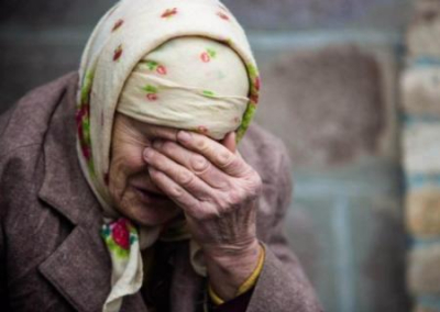 В Киеве подросток издевался над парализованной бабушкой, имитируя расстрел