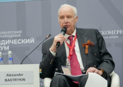 Бастрыкин призвал запретить мигрантам привозить в Россию жён, детей, бабушек и мужей