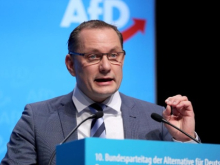 Обвинение АдГ в получении денег Медведчука может окончательно рассорить немецких и французских правых