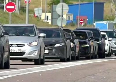 Узнав об открытии реверсного движения по Крымскому мосту, в Керчь ринулись тысячи автомобилистов