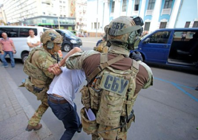 На Украине общение с родственниками из РФ приравняли к госизмене: зачистки неугодных продолжаются