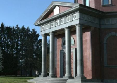 Черниговский экс-депутат, аграрий строит себе мавзолей, как у Наполеона