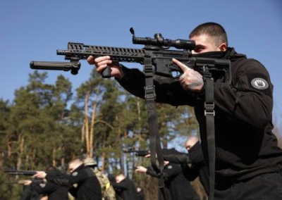 На Украине собираются раздавать оружие всем желающим патриотам