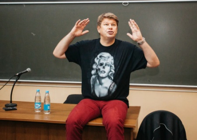 Губерниев обозвал российских спортсменов «ссыкунами» и призвал ехать на Олимпиаду в Париж под белым флагом