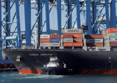 Компания Maersk приостановит перевозки по Красному морю после атак хуситов