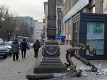В Тернополе пьяный британец разбил окно в управлении полиции и сломал фонарь в центре города