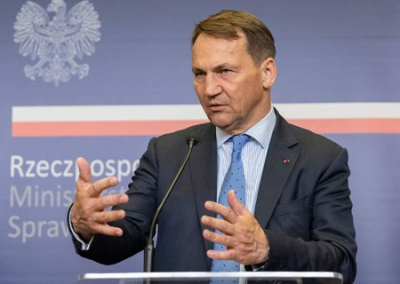 Сикорский призвал ЕС создать условия, которые будут стимулировать украинцев возвращаться