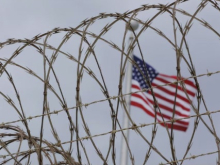 В США создают концлагеря для мигрантов, самых опасных преступников отправят в тюрьму Гуантанамо на Кубе