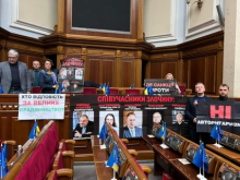 Нардепы Порошенко второй день блокируют работу Верховной рады, требуя снятия санкций с экс-президента