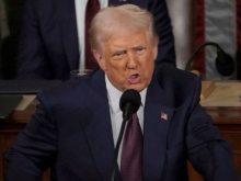 Трамп заявил, что США сложнее иметь дело с Украиной, а не с Россией. Путин хочет мира