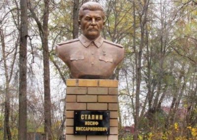 В Кировской области на средства жителей установили памятник Сталину