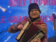 Олег Скрипка рассказал, что не идёт в окоп с автоматом, потому что является баянистом