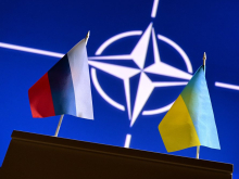 На переговорах с Трампом Россия будет требовать полного разрыва связей Украины с НАТО — Bloomberg