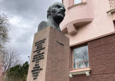 В Финляндии местный житель добился через суд отмены решения мэра Турку о сносе памятника Ленину