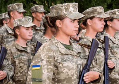 «Наши цветочки не рождены для трудностей». Соцсети о мобилизации женщин на передовую