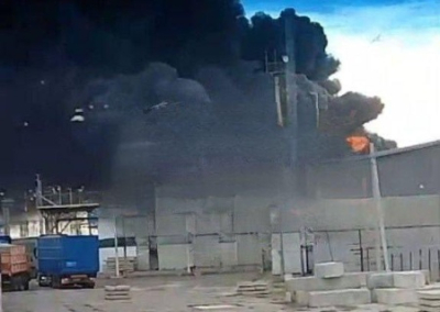 После атаки ВСУ горит паром с топливными цистернами в порту «Кавказ» на Таманском полуострове