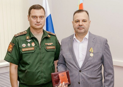 Владимирский депутат не сдержал обещание поехать на СВО, но получил медаль от Минобороны