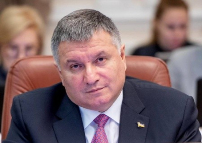 Аваков призвал быть сильными, чтобы «бешеная собака не прорвалась на Украину»