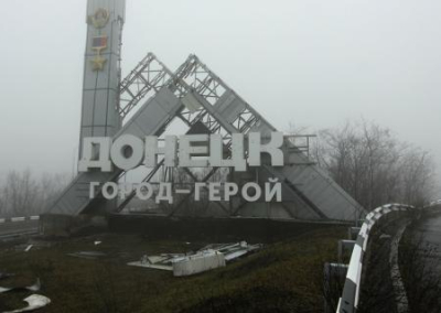 Обстановка в ДНР: по городам бьют «Грады», погибли три мирных жительницы, есть раненые. Разрушены дома, горит нефтебаза