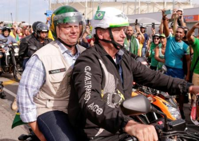 Бразильского президента оштрафовали за отсутствие маски на публичном мероприятии
