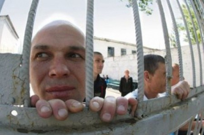 «Закон Савченко»: Украина готова освобождать уголовников для поддержки режима