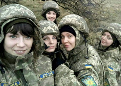 В рядах ВСУ находится 70 тысяч женщин. Повестки получают даже беременные и те, кому больше 50 лет