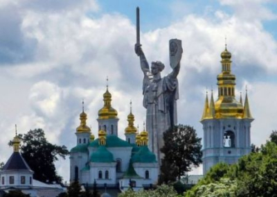 На Киево-Печерской лавре ставят неонацистский эрзац-крест