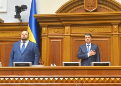 «Слуги» собрали необходимые подписи за отзыв спикера Рады Разумкова