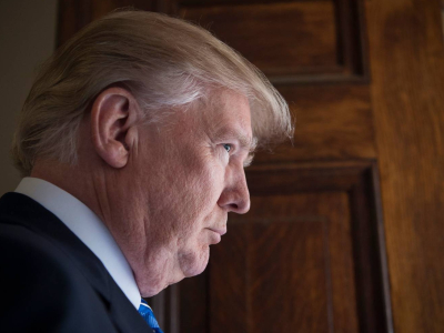 Bloomberg: На администрацию Трампа подано более 150 судебных исков