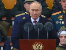 Путин на Красной площади поздравил с Днём Победы и заверил в непоколебимости перед Западом