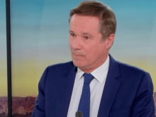 Николя Дюпон-Эньян: Макрон придумал бред о российской угрозе для ЕС, чтобы пугать французов