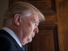 Bloomberg: На администрацию Трампа подано более 150 судебных исков